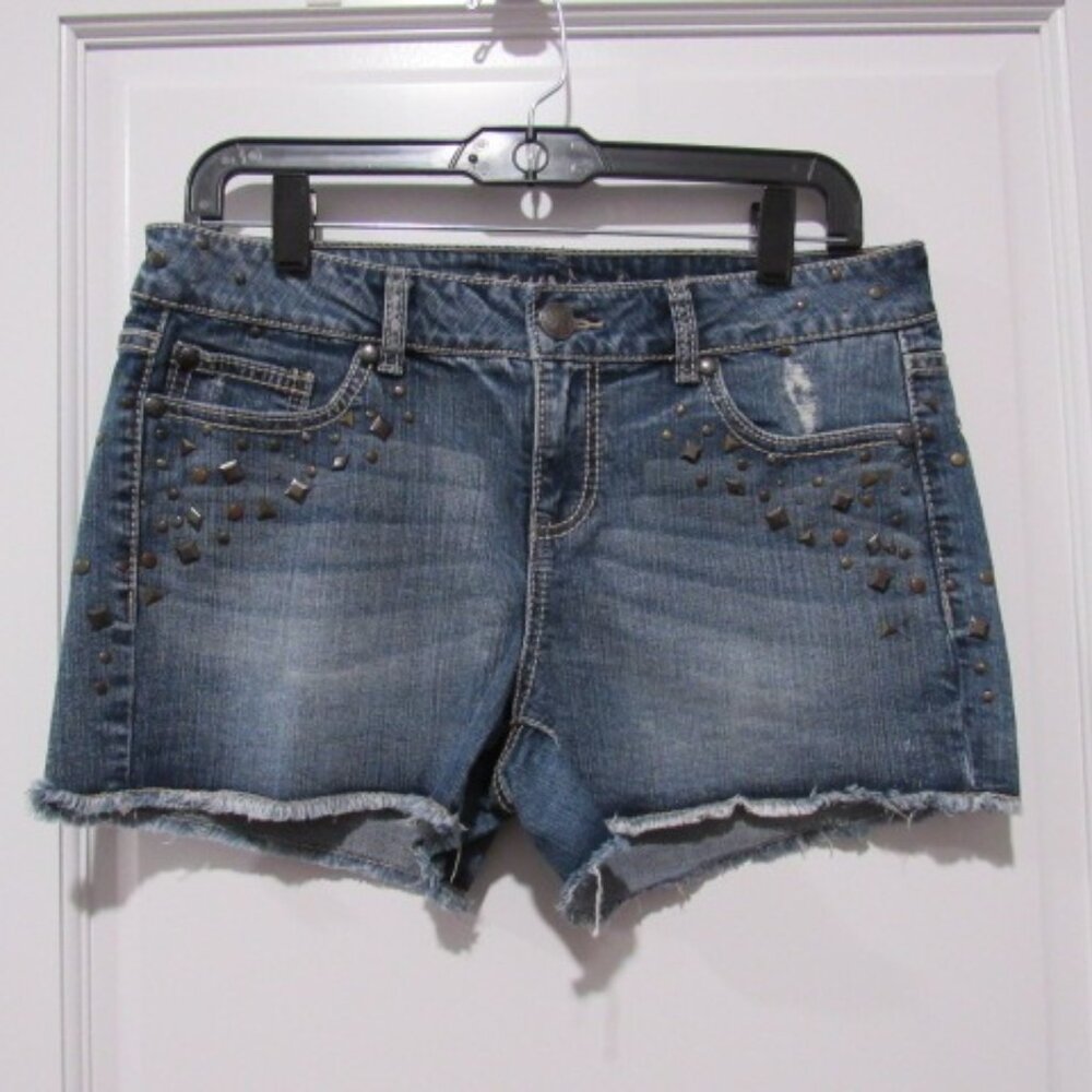Maurices Shorts with Metal Gems 7/8